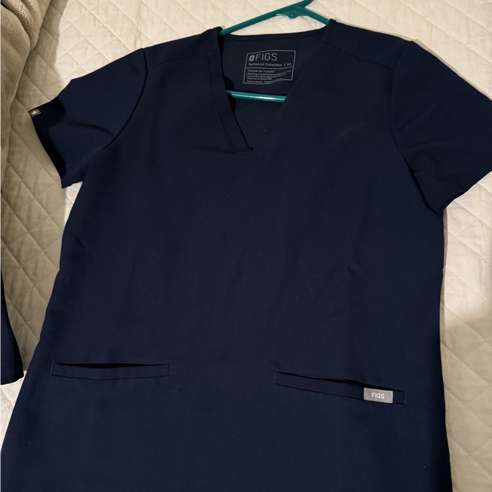 Figs Casma Top in Navy XS
